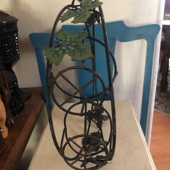 Vintage Hanging METAL PLANT HOLDER w Ivy Leaves - Picture 8 of 8